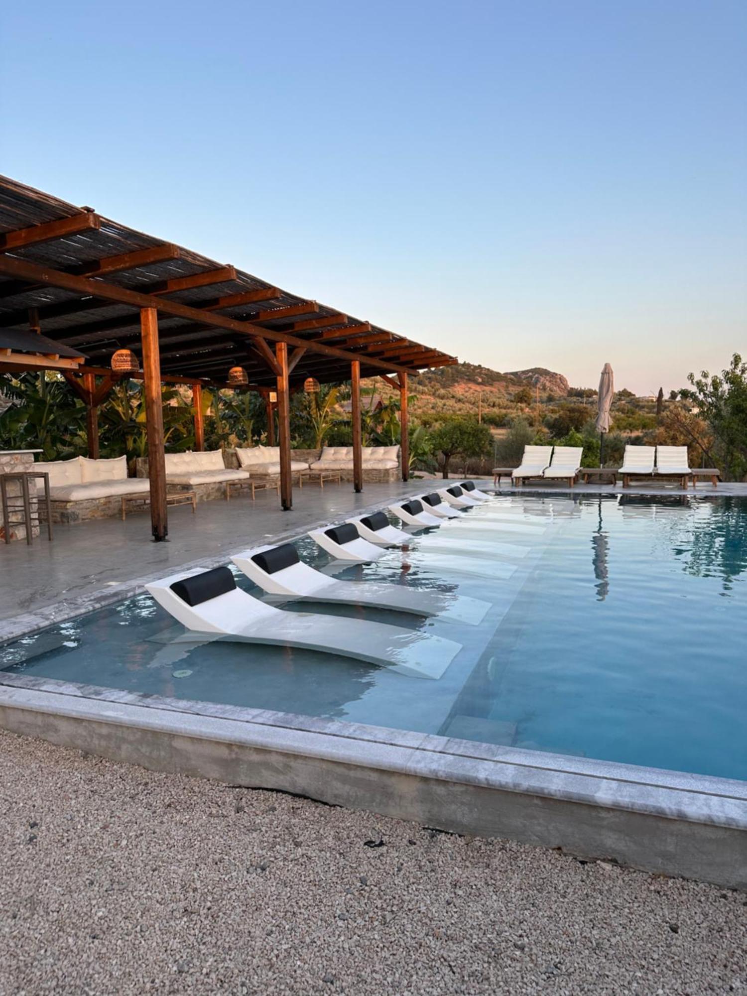 Nafplio Lodge *